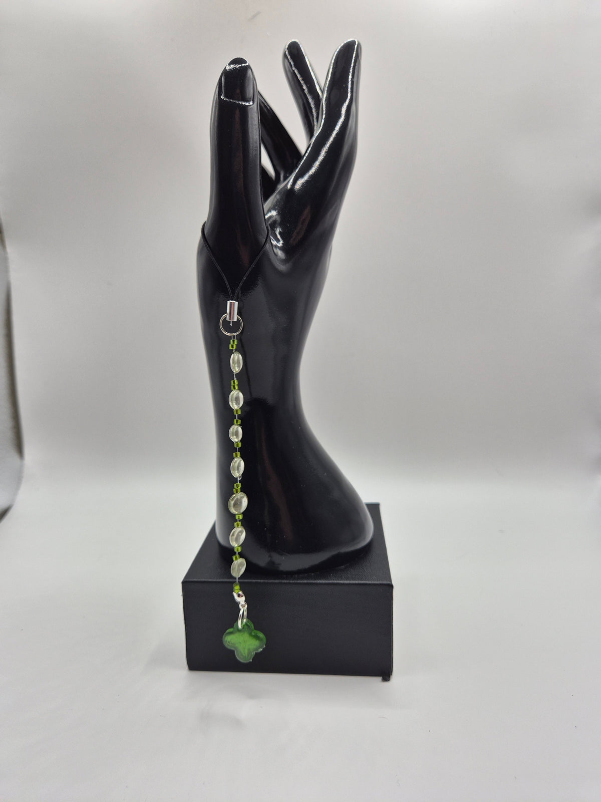 Bijoux téléphone "Trèfle d'eau"