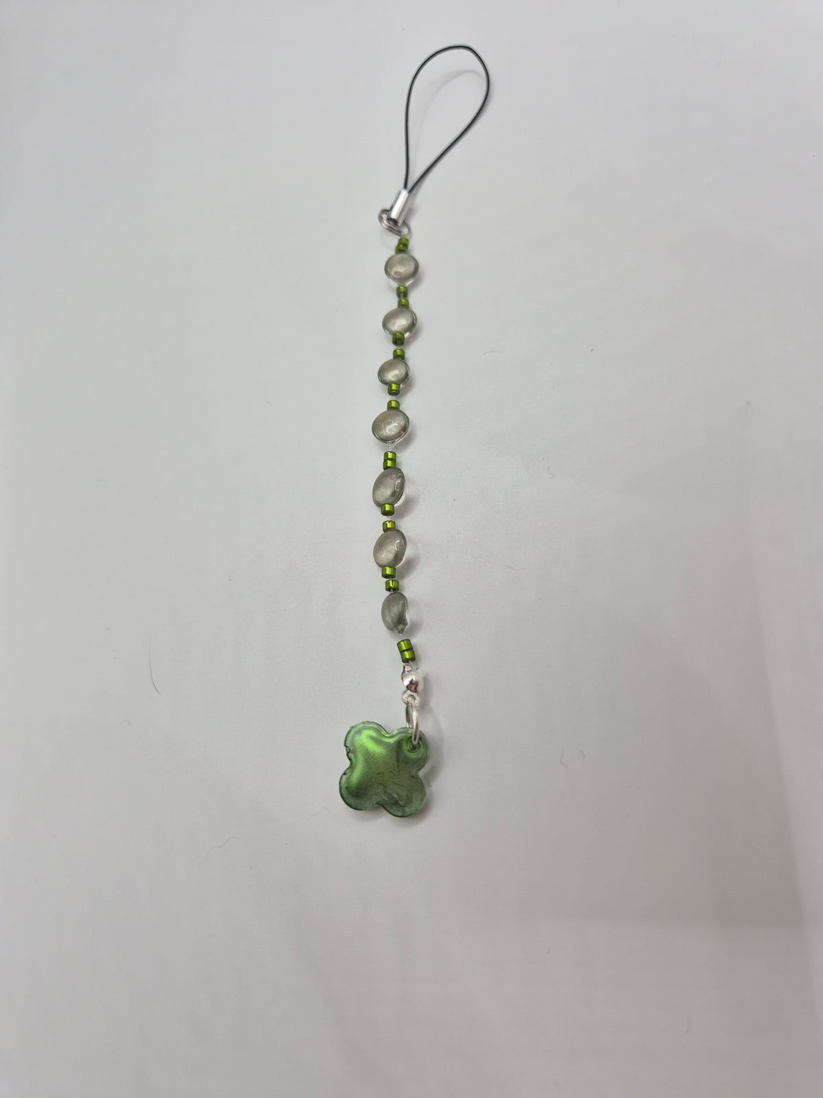 Bijoux téléphone "Trèfle d'eau"